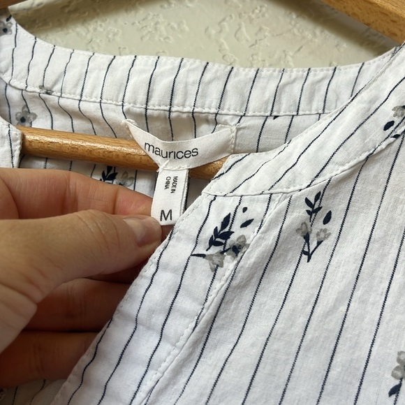 Maurices Long Sleeve Blouse Floral Striped Cotton White and Blue size Medium - Picture 3 of 12